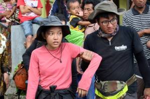 Volcano hikers tell of terror after Indonesia quake.jpg