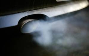 Divided EU ministers agree auto emission curbs.jpg