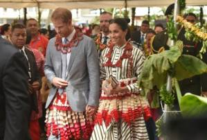 Harry and Meghan step out in matching skirts in Tonga.jpg