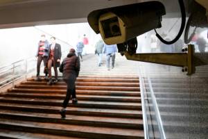 For Moscow's quarantined, 100,000 cameras are watching.jpg