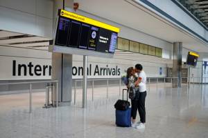 Britain starts mandatory self-quarantine for arrivals.jpg