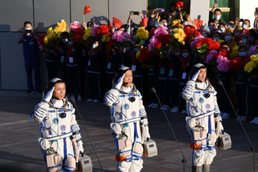 Chinese astronauts return to Earth after 90-day mission
