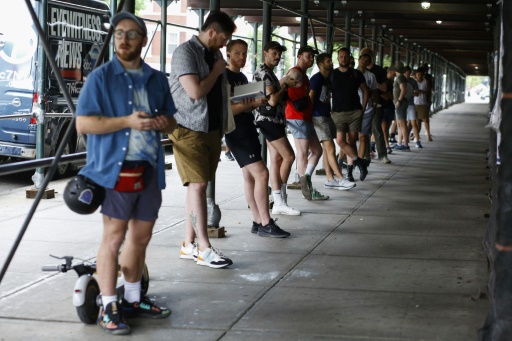 Long lines in New York for monkeypox vaccine