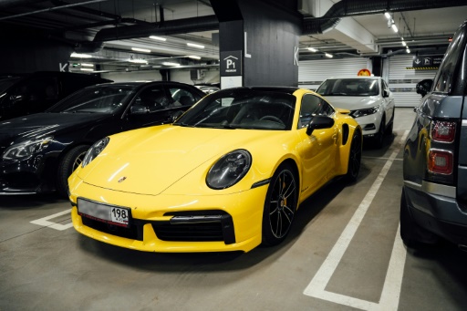 Russian tourists' luxury cars fill up Helsinki airport