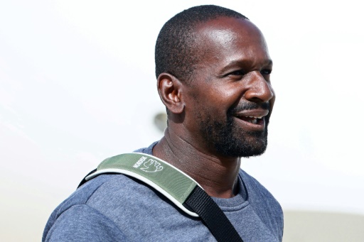 Freed French journalist returns home to emotional welcome