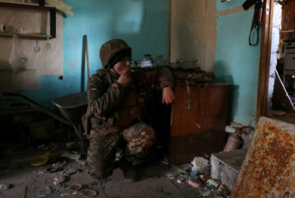 Ukraine moves to fortify embattled Bakhmut as Russia closes in.jpg
