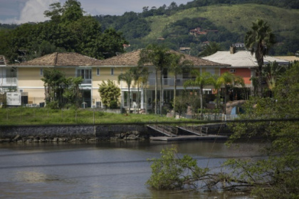 Neymar faces possible $1 mn fine over Brazil property work.jpg