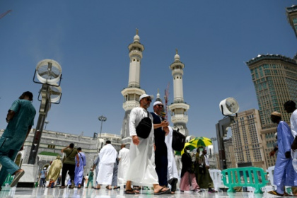 Massive crowds circle Kaaba as hajj begins in Saudi heat.jpg