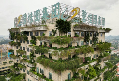 China's Country Garden says might not meet all debt obligations.jpg