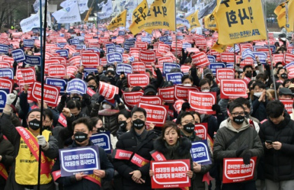 South Korean police question first doctor over walkouts.jpg