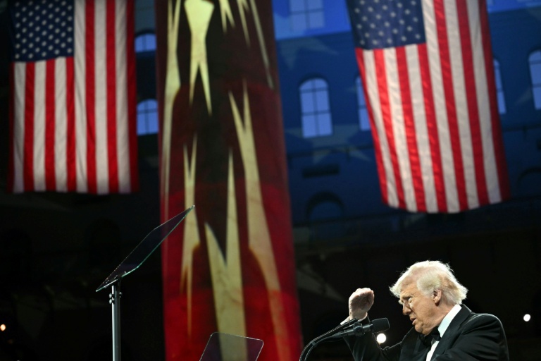 Equities resume selloff as Trump cranks up trade war