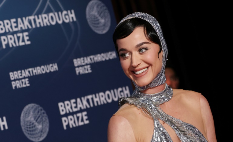Katy Perry set to roar into space on all-female flight