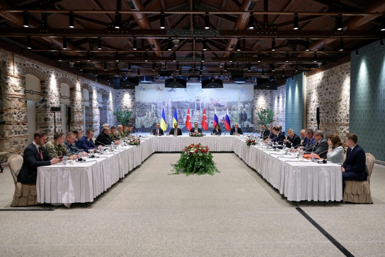 Russia, Ukraine head to Istanbul for fresh peace talks