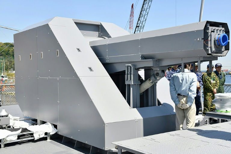 Japan shows off futuristic 'railgun' at defence expo