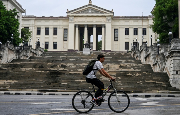 Betraying the revolution: Cuban students reject dollarization