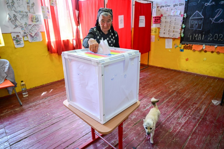 Pro-EU or pro-Trump? Romania faces decisive choice in vote