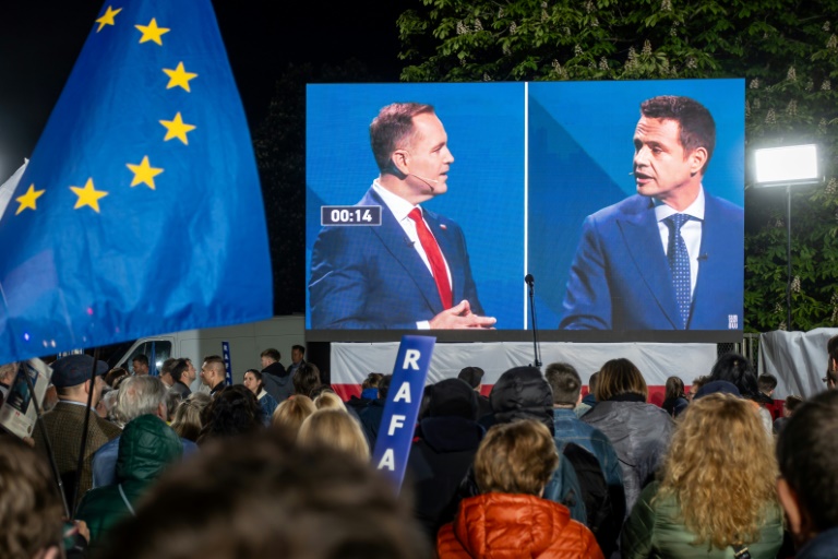Pro-EU mayor, nationalist historian set for Polish presidential runoff