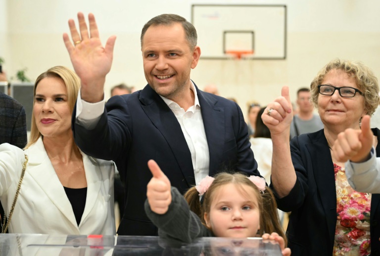 Nationalist Nawrocki wins Polish presidential election