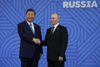 Xi Jinping's visit to Vladimir Putin coincides with tensions with the United States over trade and Ukraine - MAXIM SHIPENKOV (AFP)