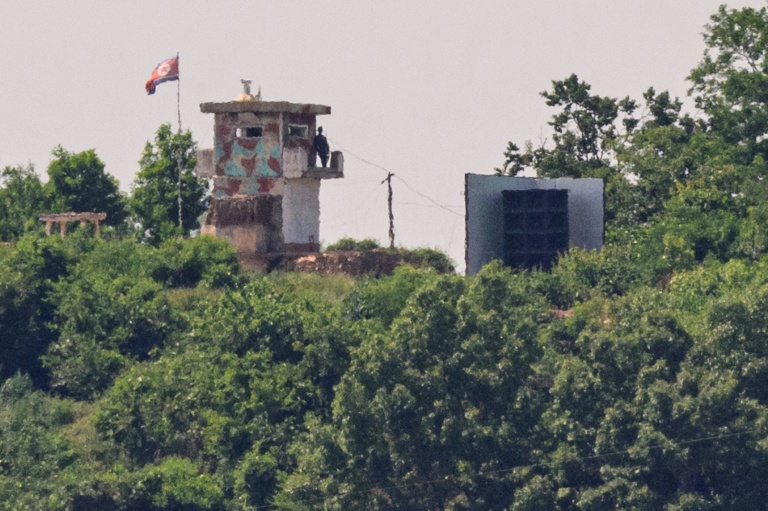 South Korea begins removing loudspeakers on border with North