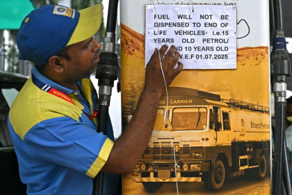 New Delhi banned the sale of fuel for cars older than 15 years and diesel vehicles older than 10 years, in a bif to curb pollution - Arun SANKAR (AFP)