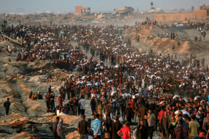 Palestinians facing deadly shortages in Gaza gather to recover food from aid convoys - BASHAR TALEB (AFP)