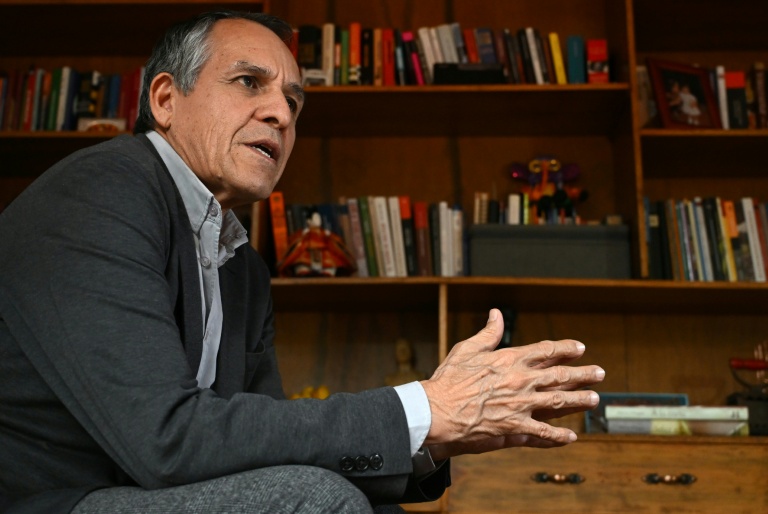 Colombia's top drug cartel in decline, may lay down arms: negotiator