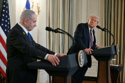US President Donald Trump and Israeli Prime Minister Benjamin Netanyahu(L) participate in a press conference in the State Dining Room of the White House in Washington, DC on September 29, 2025. - Jim WATSON (AFP)