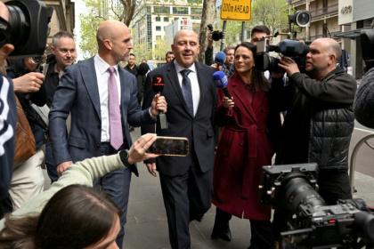 Melbourne gangland personality Tony Mokbel (C) arrives at the Victorian Court of Appeal in Melbourne on October 3, 2025 - William WEST (AFP)