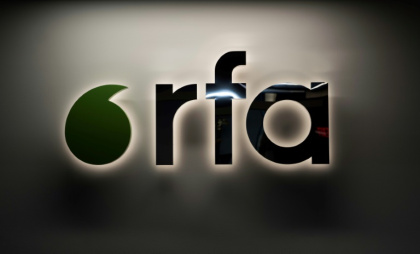 Radio Free Asia logo on its Washington headquarters, seen in March 2025 - Gemunu AMARASINGHE (AFP)