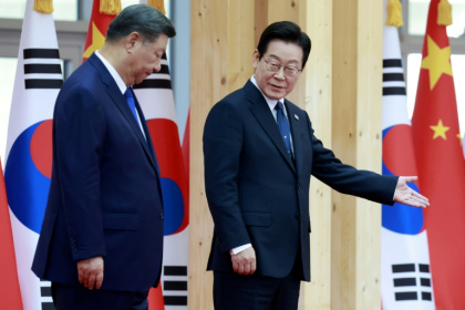 President Lee Jae Myung (R) is hosting Xi Jinping on the Chinese leader's first visit to South Korea in more than a decade - - (AFP)