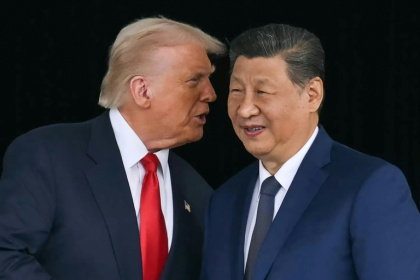 US President Donald Trump and China's Xi Jinping discussed tariffs, rare earths and other issues - ANDREW CABALLERO-REYNOLDS (AFP)