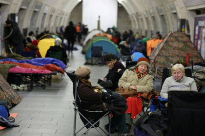 People take shelter at a metro station during Russian air attacks in Kyiv - Yan Dobronosov (AFP)