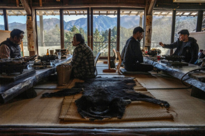 People dine next to a bear skin rug at a restaurant which offers bear meat in Chichibu, Saitama prefecture - Yuichi YAMAZAKI (AFP)