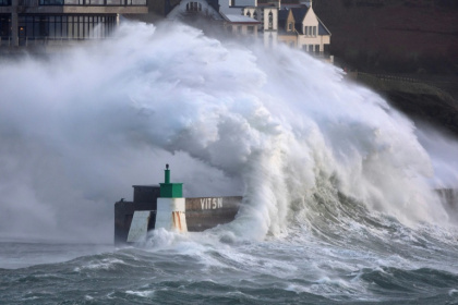 Both France and Britain have braced for winds of up to 160 kilometres (100 miles) per hour - Fred TANNEAU (AFP)
