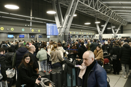 Flights were grounded or delayed for several hours - Sakis Mitrolidis (AFP)
