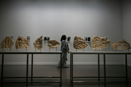 A visitor exploring the Art Basel Qatar exhibition space - Mahmud HAMS (AFP)