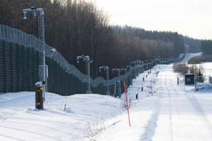 The new barbed wire border fence on the closed border between Finland and Russia - Alessandro RAMPAZZO (AFP)