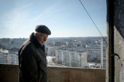 Many elderly Ukrainians living near front line areas say they lack money to leave dangerous areas - Ivan SAMOILOV (AFP)