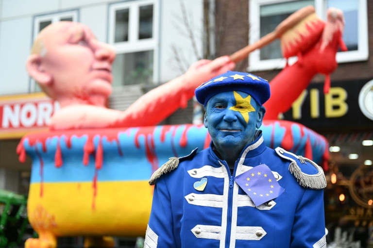 Russian court convicts German carnival float artist: reports