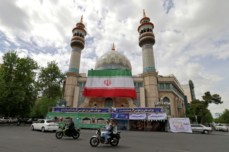 US, Iran warn ready for war as talks in limbo
