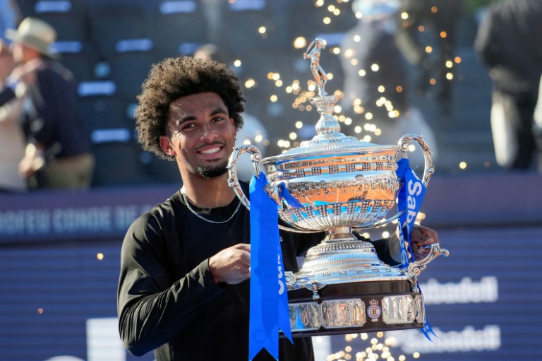Fils wins on Barcelona clay with French Open looming