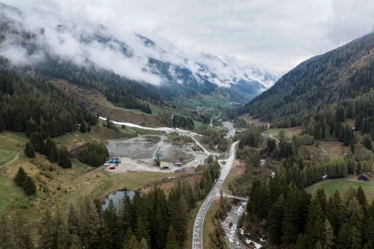Groundbreaking: 'Controlled' quakes triggered under Swiss Alps