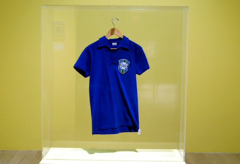 Pele's World Cup jersey fetches $4.9 million at US auction