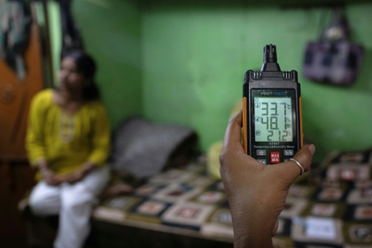 A humidity meter used to monitor moisture levels at  Durga Devi's house in New Delhi - SAJJAD HUSSAIN (AFP)