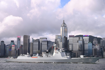 The Chinese People's Liberation Army Navy guided-missile destroyer Nanning (162) sails through Victoria Harbour during its arrival in Hong Kong for a five-day visit on July 2, 2026 - Peter PARKS (AFP)