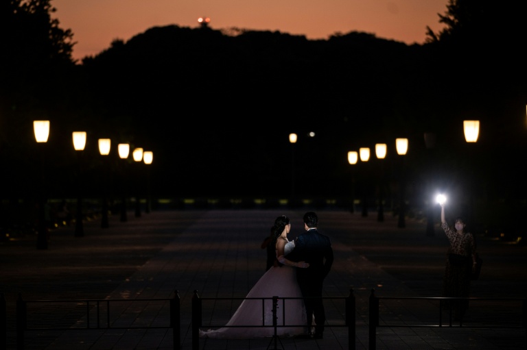 AI helps hundreds of Japanese wed