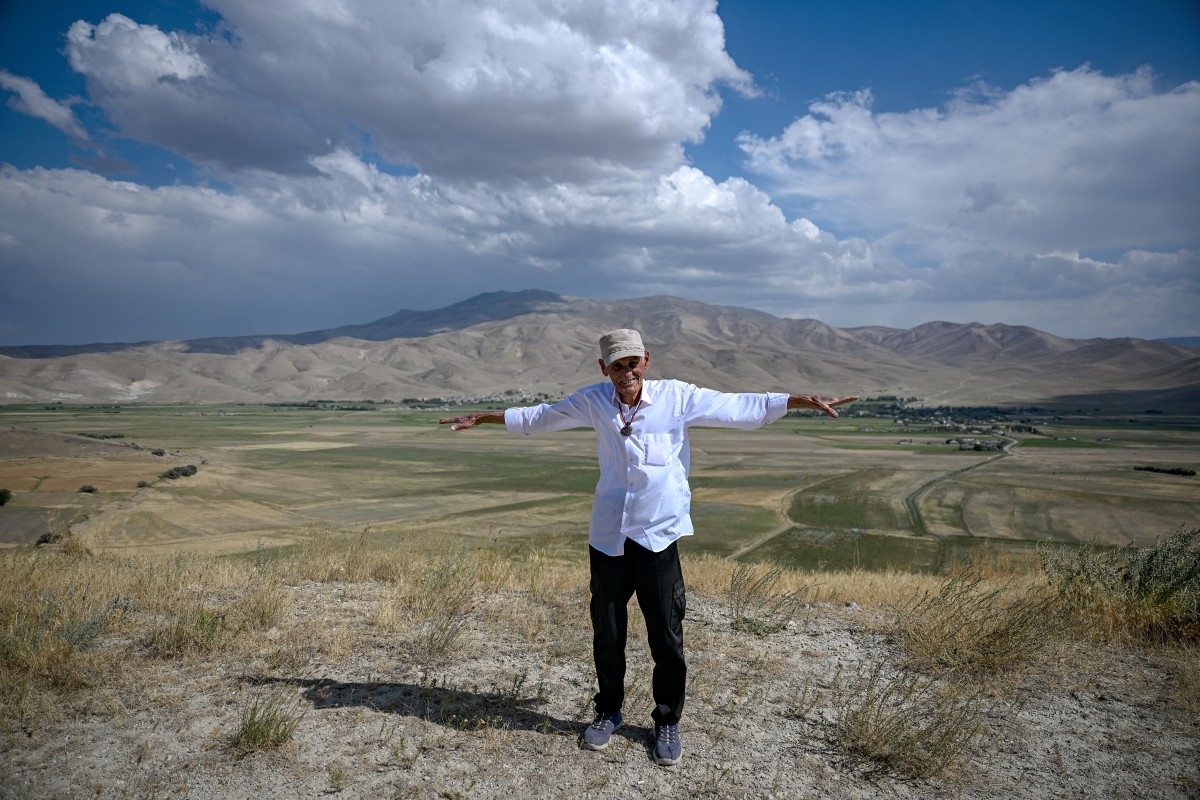 Self-taught Turkish 'linguist' keeps dead language alive