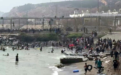Many of the migrants who reached Ceuta this week did so by swimming around the border fence - Lucía DIAZ (AFP)