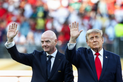 US President Donald Trump (R) and FIFA president Gianni Infantino at the 2026 World Cup - FRANCK FIFE (AFP)